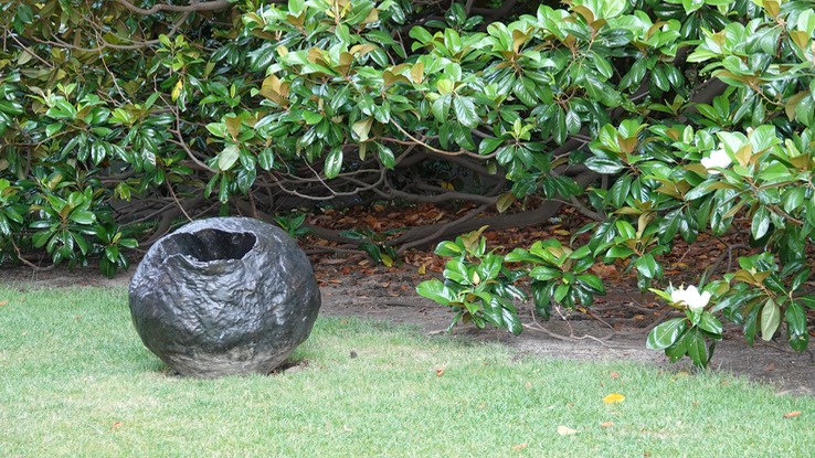 Hirshhorn Museum, Lucio Fontana, Spatial Concept- Nature, cast 1965   b (1)