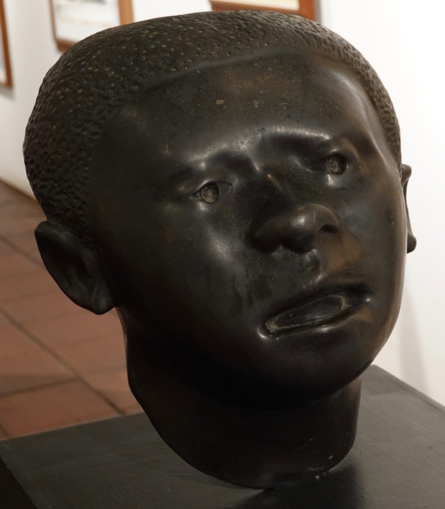  Cabeza de Negro (2000) by Enrique Grau 1